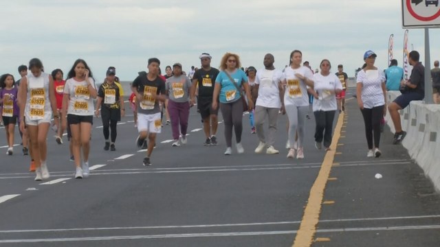 Miles de personas participan en la carrera-caminata de Fanlyc
