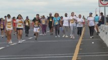 Miles de personas participan en la carrera-caminata de Fanlyc