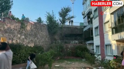 İzmir'de Direksiyon Hakimiyetini Kaybeden Otomobil Apartman Bahçesine Uçtu