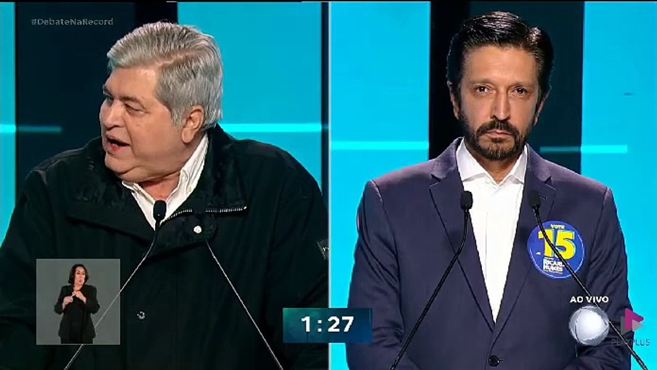 Em debate, José Datena rebate questionamento de jornalista da Record sobre seu ‘destempero’.