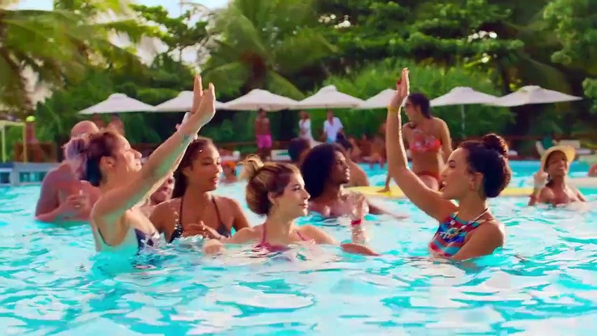 After a breakup, an influencer takes her friends on a free trip to Bahia's vibrant Carnival HD ( Comedy )