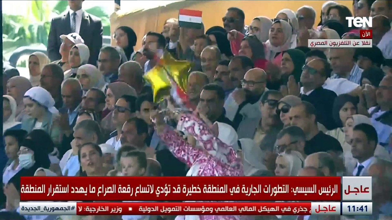 الرئيس السيسي لـ "خريجي أكاديمية الشرطة": خلي بالك من وزنك والسجاير