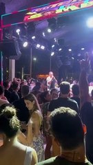 "Sou homem e posso sair na mão com qualquer um", dispara Compadre Washington durante show do É o Tchan