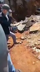 لحظة انتشال جثمان نصر الله