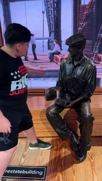 The Empire State Building‼️ #newyork #newyorkcity #empirestatebuilding #father #son #family #fun #bigjustice #boom