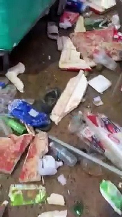 Sangue, motos caídas, lixo: Arraial do Retiro tem cenário de zona de guerra após festa paredão; assista