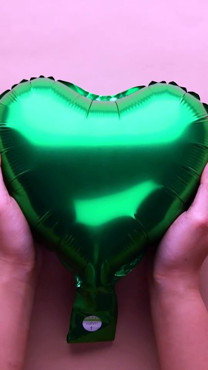 Ballons ready for a special occasion with this glitter glue hack! ✨