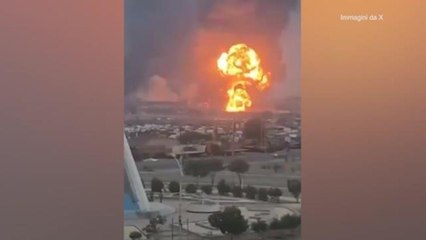 Yemen, raid israeliano su depositi carburanti Houti: le immagini delle esplosioni