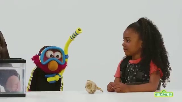 Sesame Street: Elmo and Kids Meet a Marine Biologist featuring hihokids