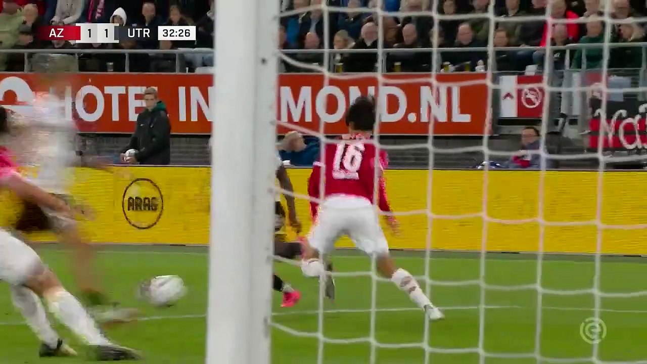Utrecht turn over Alkmaar to go second
