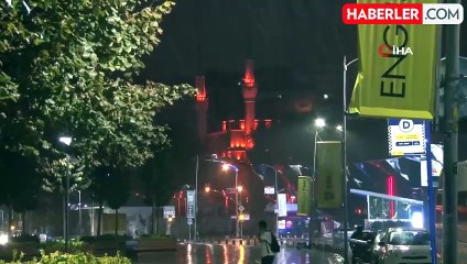 İstanbul Anadolu Yakası'nda Sağanak Yağış Etkili Oldu