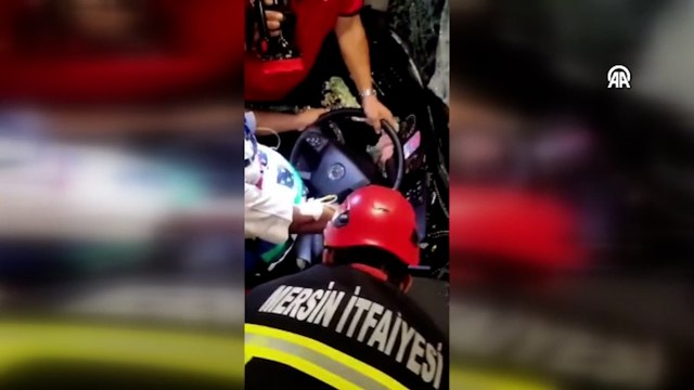 Yolcu otobüsünün tıra çarpması sonucu 4 kişi yaralandı