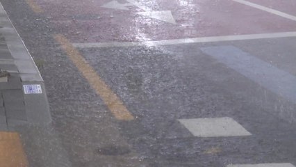 [날씨] 오늘까지 늦더위...내일 비 뒤 기온 '뚝', 서울 낮 22℃ / YTN