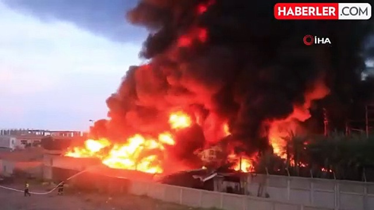 Yemen'de Hudeyde Limanı'na Yapılan Hava Saldırısının Ardında İsrail İddiası