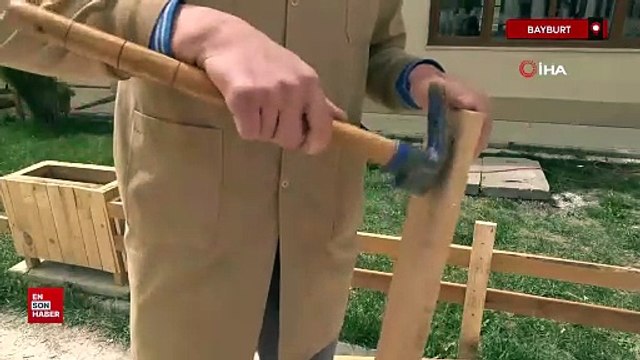 Bayburt'ta meslek liseli öğrenciler atık malzemeden eşya üretiyor