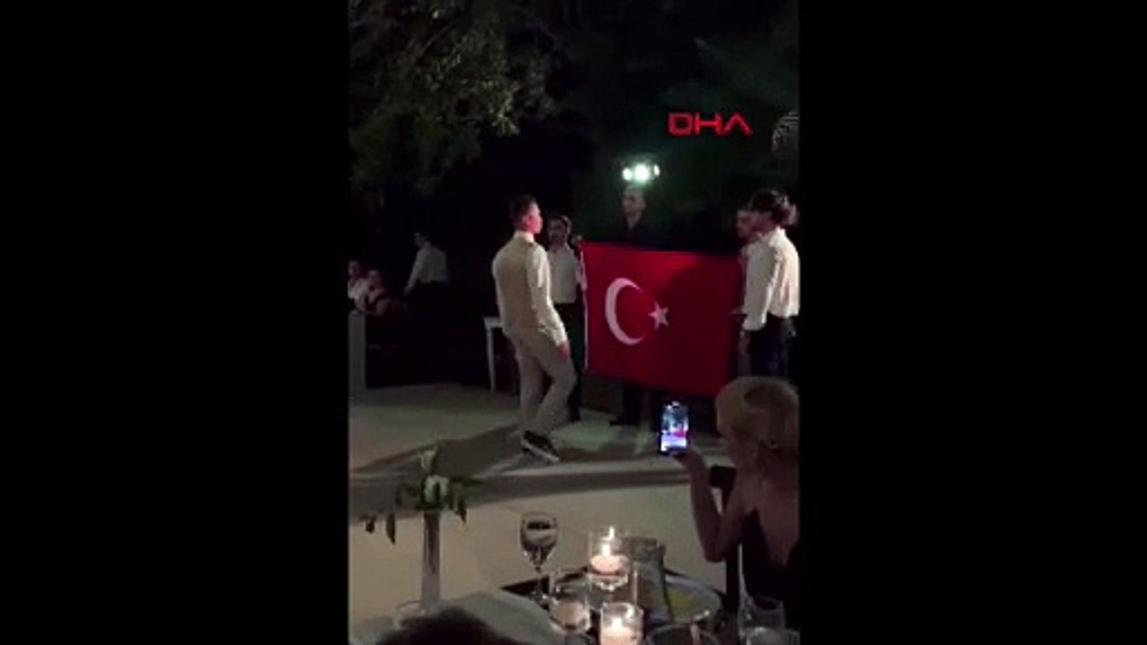 Milli cimnastikci Ahmet Önder'den düğününde zeybek şov