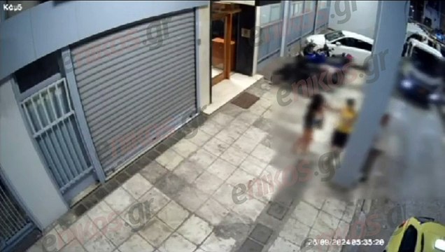 Αθήνα: Βίντεο από την άγρια επίθεση που δέχθηκε διεμφυλική γυναίκα από οδηγό ταξί – Την γρονθοκόπησε στο κεφάλι και στο σώμα