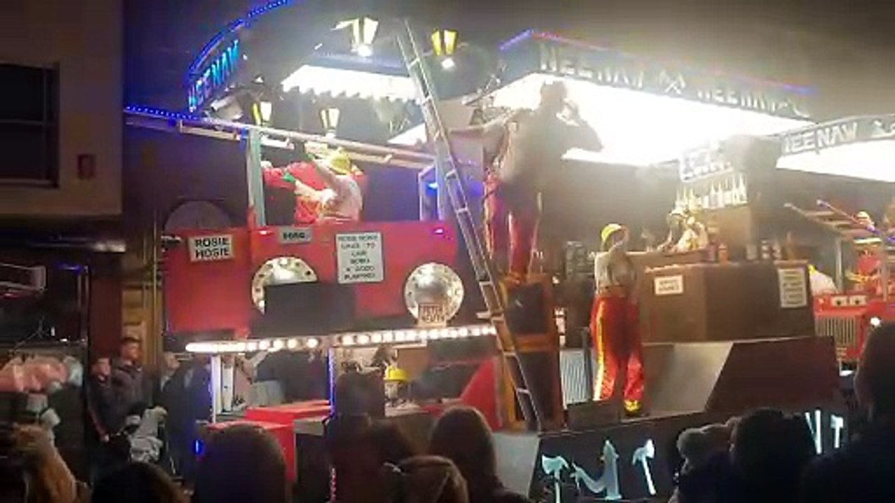 'Nee Naw' float at Wellington Carnival