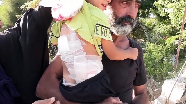 دفن ضحايا الغارات الاسرائيلية في صور بلبنان وسط استمرار القصف