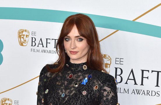 Sophie Turner pense que les parents ne devraient pas laisser leurs enfants travailler dans le showbusiness