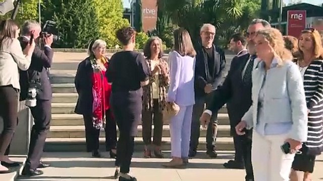 La Reina Letizia recupera su traje lila viral tras retomar su agenda oficial este lunes