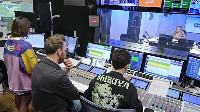 Procès des assistants du RN : soupçonnés de détournement de fonds, Le Pen et 26 membres du parti passent devant la barre