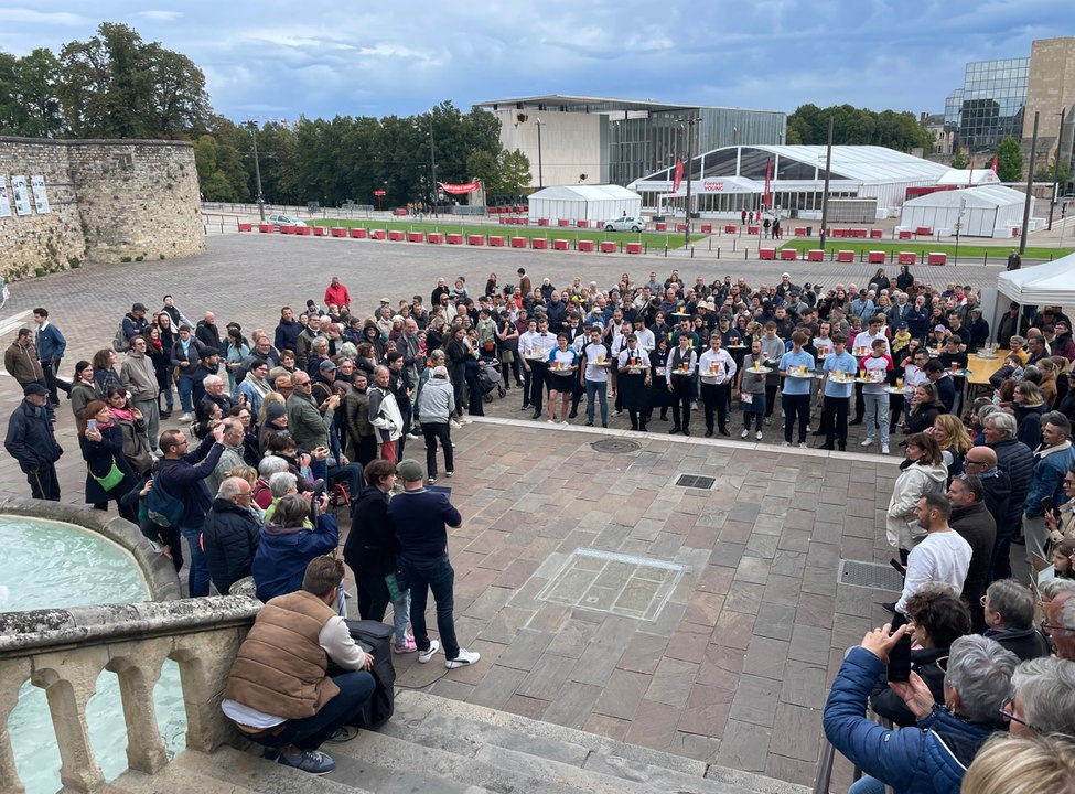 La course des filles et garçons de café au Mans