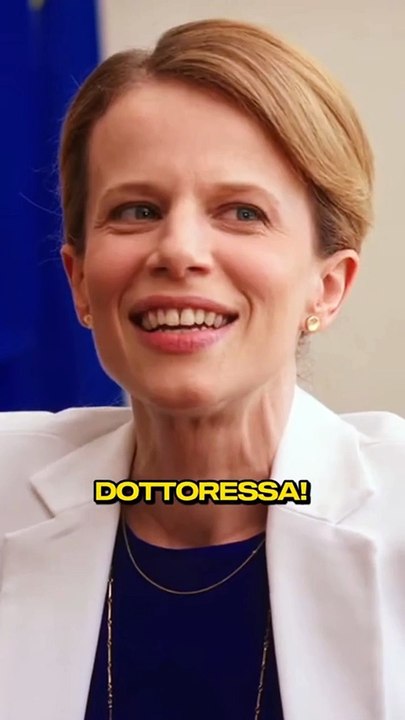 Cosa fa di bello?  Checco Zalone scena divertente dal film Quo Vado