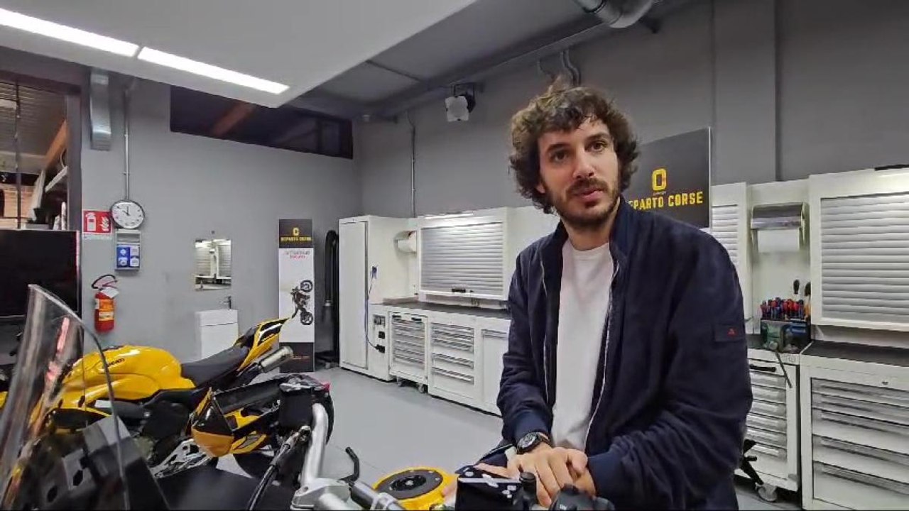 La star tv Pierpaolo Spollon in città per il docufilm con le moto Gp Design: «Torino? Il primo film e il primo amore»