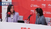 La reina destaca la supresión de barreras en la radio accesible a personas sordas