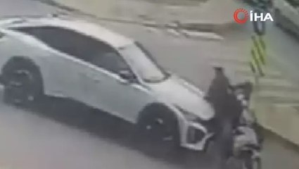 Yol tartışması yaşadığı motosikletlileri ezerek yoluna devam etti! O anlar kamerada