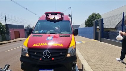 Bombeiros socorrem professora em colégio na Rua Jorge Lacerda