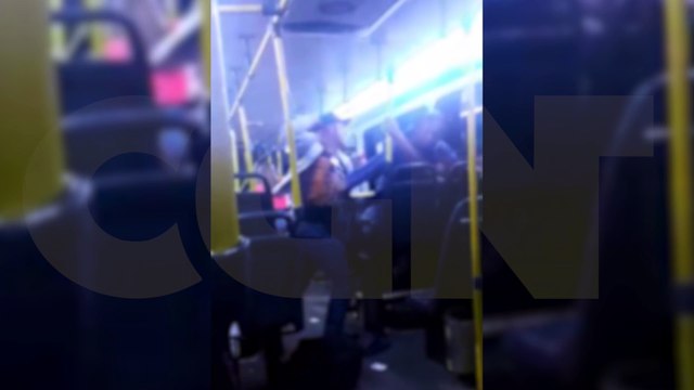 Passageiro flagra briga dentro de ônibus do transporte coletivo em Cascavel