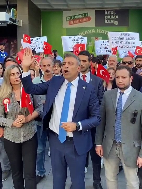 “Anayasa değişikliği gündem olursa meclisi terk etsinler”