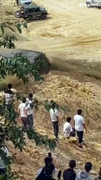 Une descente en 4x4 tout terrain qui termine mal