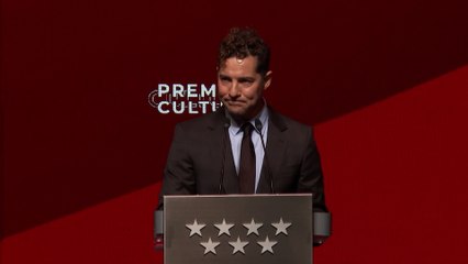Bisbal se emociona recogiendo el Premio de Cultura de la Comunidad: "Madrid me ha permitido ver crecer a mis hijos"