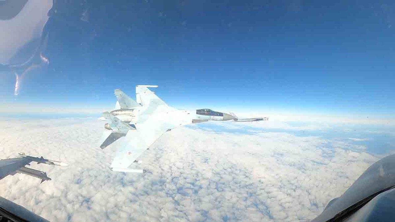 ビデオ：ロシア軍機がアラスカで危険な機動を実施、NORADが報告