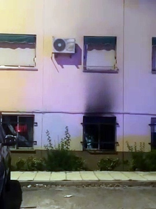 Edificio desalojado por un incendio en el Polígono.