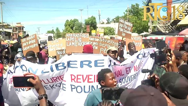 Lapolis kraze ak gag lakrimojèn manifestasyon Revèy Nasyonal ak alye'l yo tap òganize kont pouvwa.