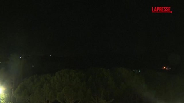 Libano, Israele lancia operazione di terra: il video delle esplosioni al confine tra i due Paesi