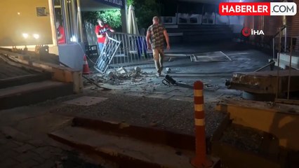 İzmir'de Kontrolden Çıkan Otomobil Okul Bahçesine Girdi: 3 Yaralı