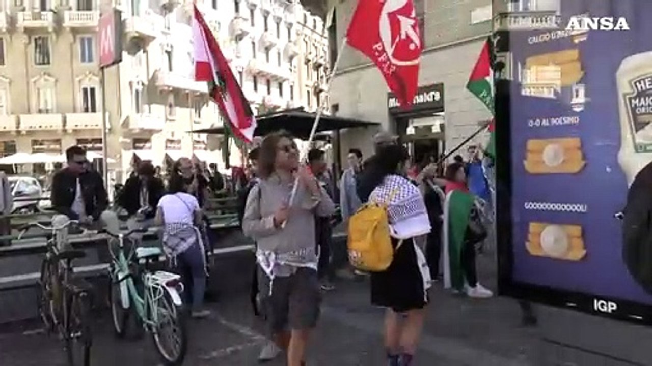 Milano, presidio per la Palestina: "McDonald's complice del genocidio"