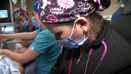 Entregan premio al mérito a pionero de trasplante renal