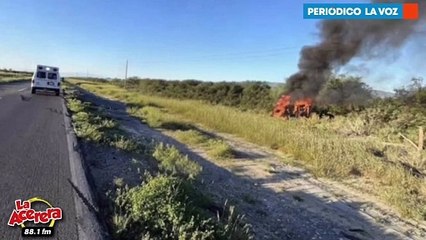 Fuerte accidente en carretera 57, vehículo vuelca y se incendia