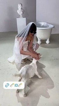 Des images en réalité tirées du clip de Tout pour moi issu de l'album Mon sang qui sortira le 15 novembreClara Luciani en train de tourner le clip de la chanson Tout pour moi