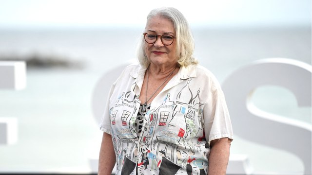 GALA VIDEO - Josiane Balasko grand-mère, ses confidences surprenantes : “Je ne suis pas une mamie gâteau”