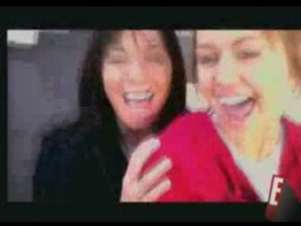 Mandy on E! news talks about miley cyrus