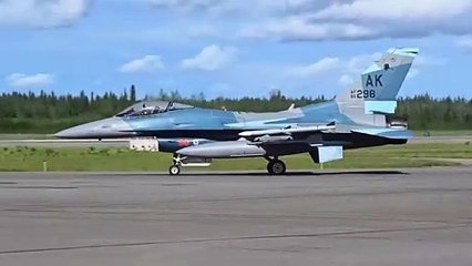 Un caza ruso casi impacta con un F-16 estadounidense cerca de Alaska