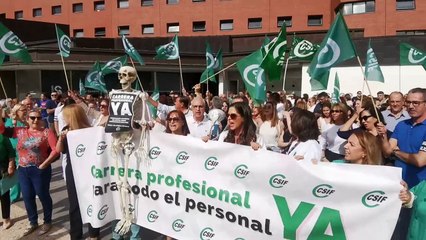 Más de 200 sanitarios protestan en el Hopital de Ciudad Real