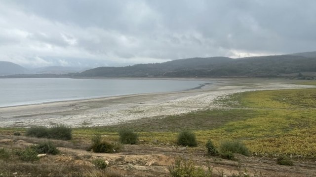 Gölköy Baraj Gölü'nün bazı bölümlerinde su 35 metre çekildi